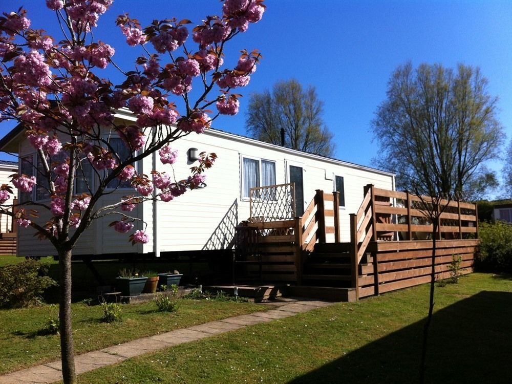 Spindlewood Country Holiday Park - Caravan Park Newport Beach Exterior foto